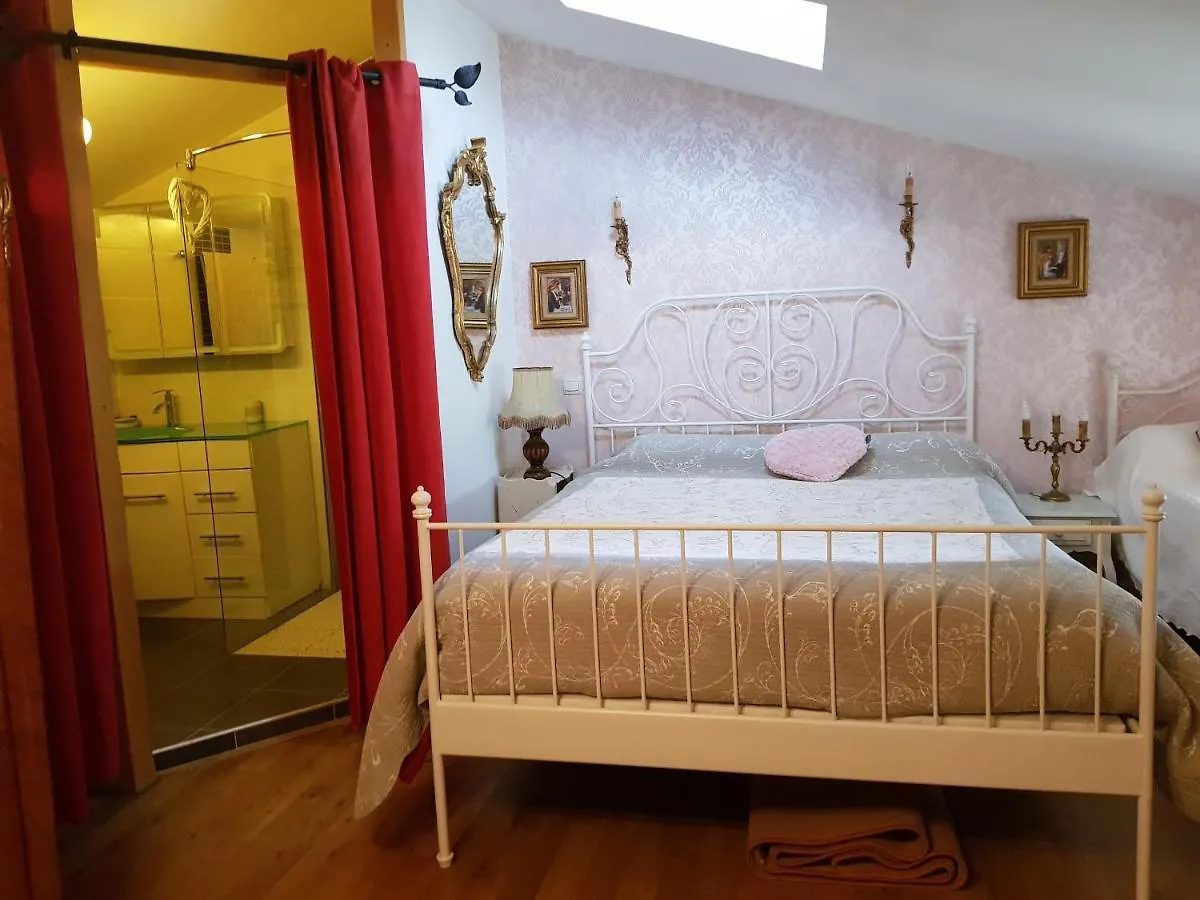 La Providence Hotel Illiat 0*,  France